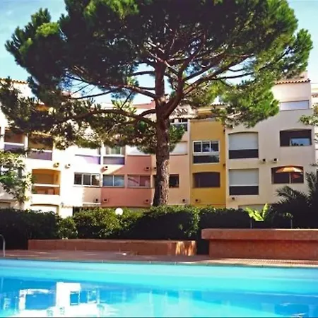 4 Pers Piscine Parking Port Commerces * Agde