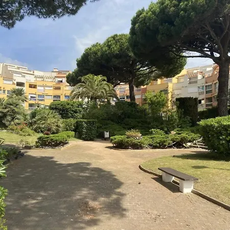 4 Pers Piscine Parking Port Commerces Apartament *